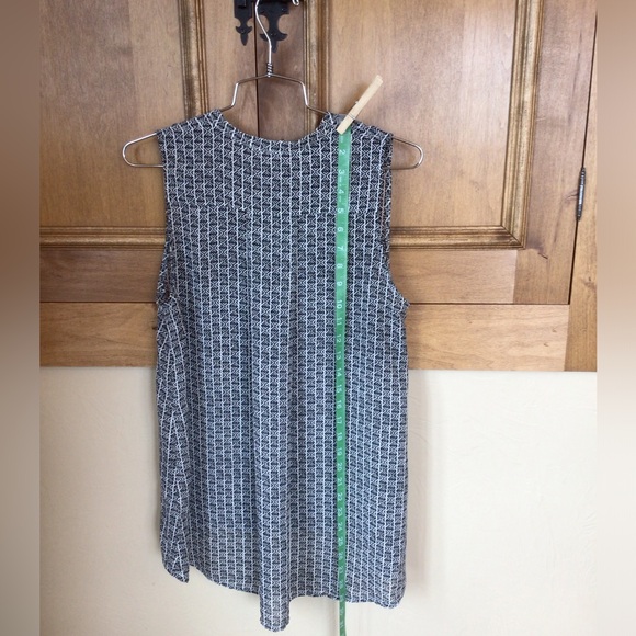 H&M size 4 sleeveless blouse - Picture 6 of 6